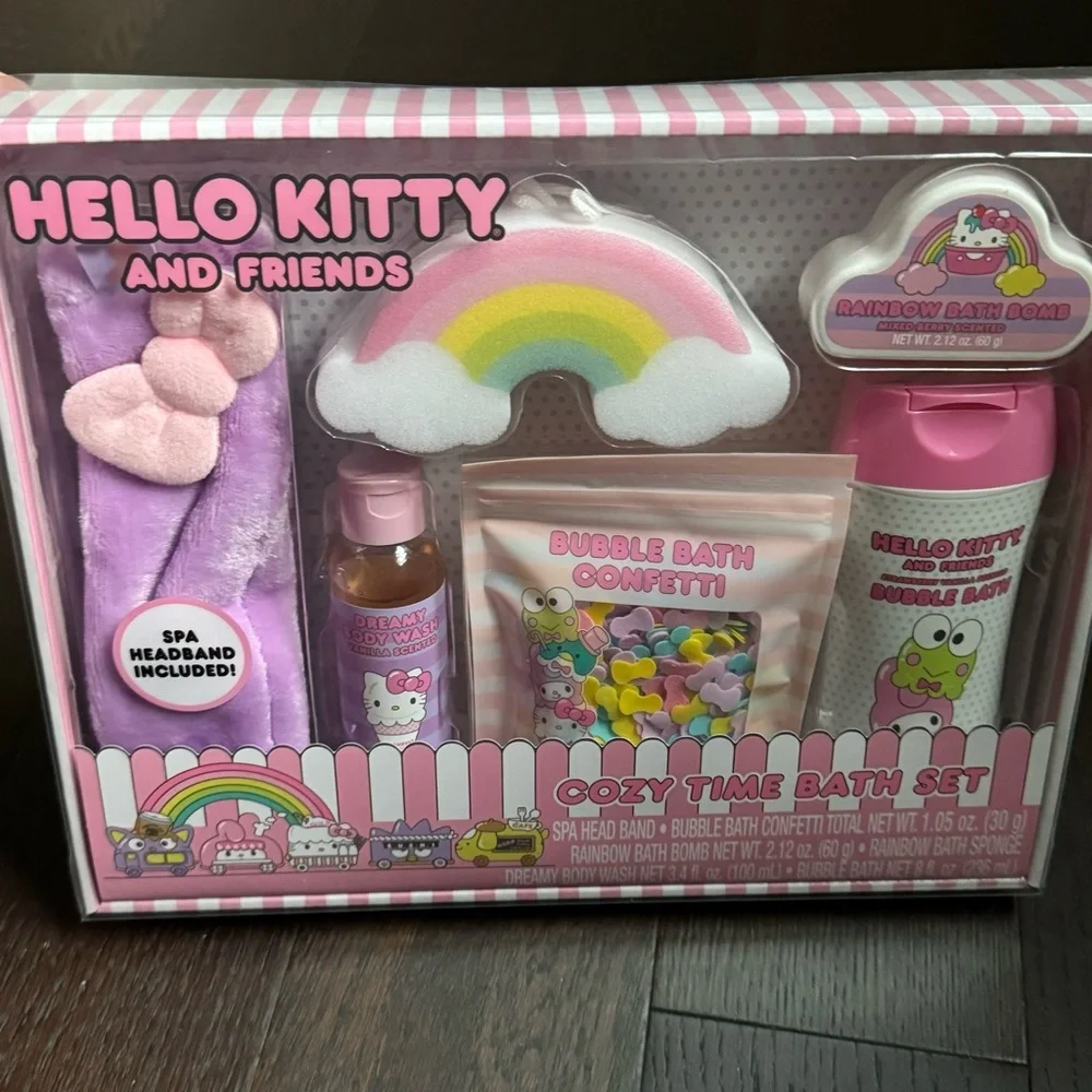 Hello Kitty and Friends Cozy Time Bath Set